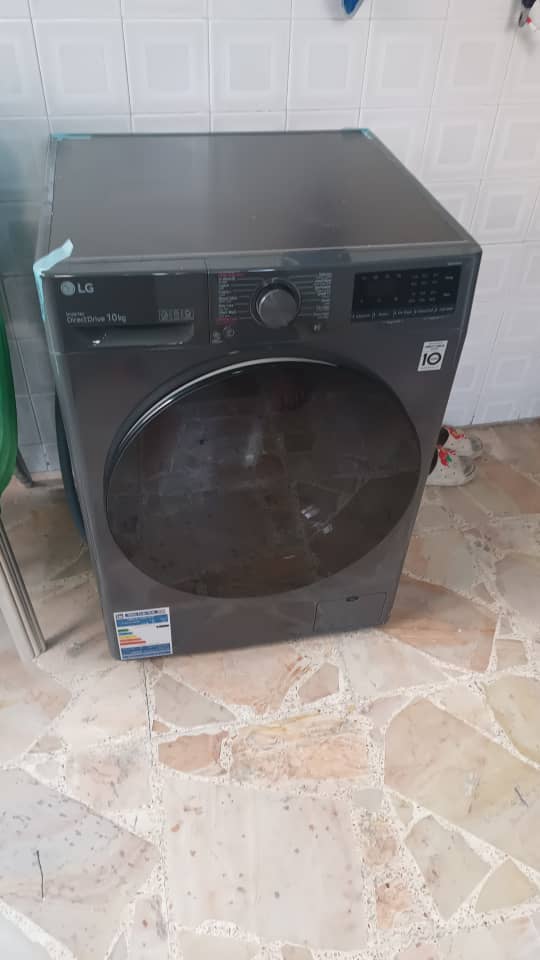 غسالة ال جي 10 ك لون رمادي  1400 دورة شاشة كبيرة F4Y3RYGYJV